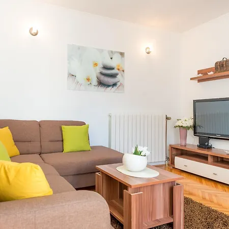 Luna Apartment
